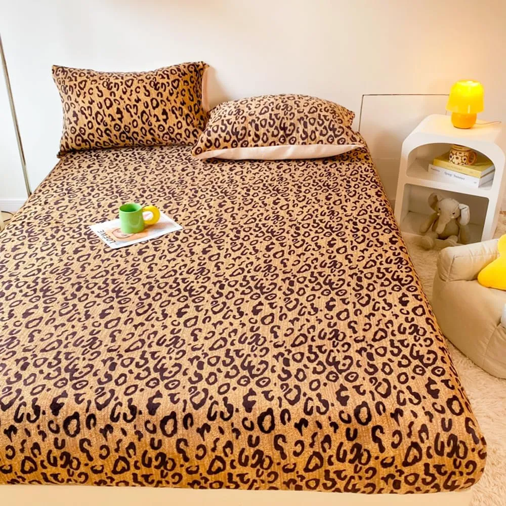 Leopard Fitted Sheet Full Size,Velvet Fitted Sheet Mattress Protector Cover with 15'' Deep Pocket Warm Fuzzy Bottom Sheet,Black (Not Include Pillowcases)